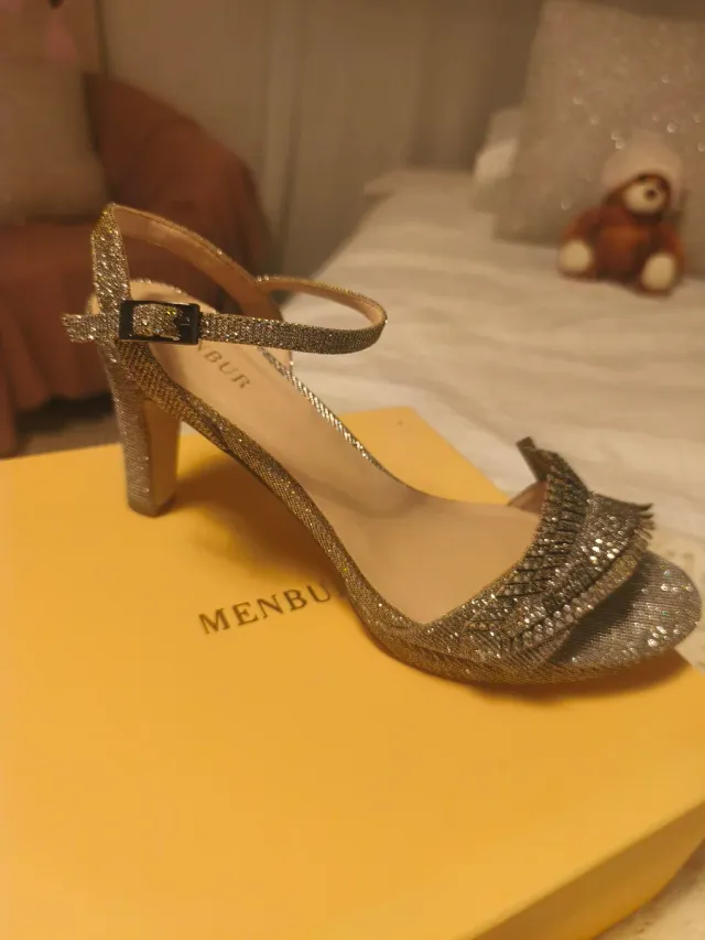 Sandalias de fiesta MENBUR doradas y plateadas