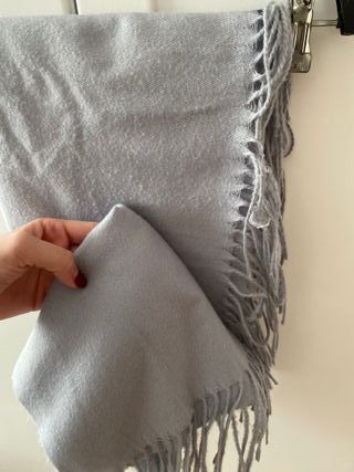 Chal gris/azulado con flecos