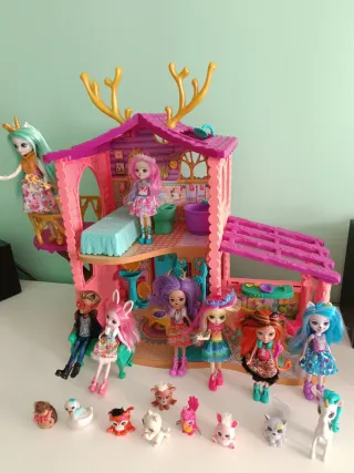 Casa Enchantimals con muñecas y accesorios