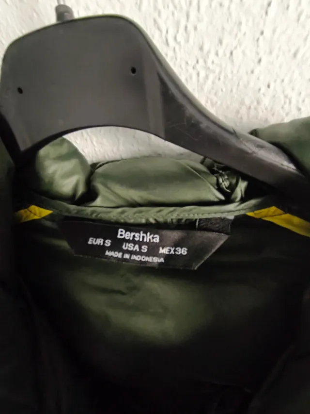 Cazadora acolchada chico Bershka talla S