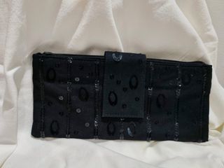 Bolso de fiesta negro con lentejuelas