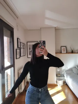 Jersey Zara cuello alto negro