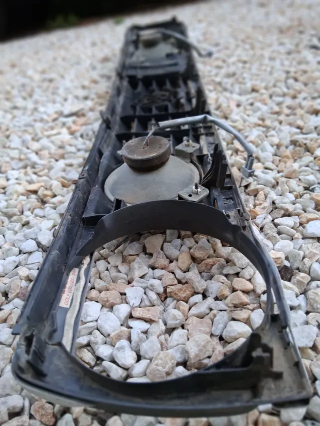 "PARRILLA/REJILLA"GOLF GTI"FAROS "HELLA"Y ANAGRAMA