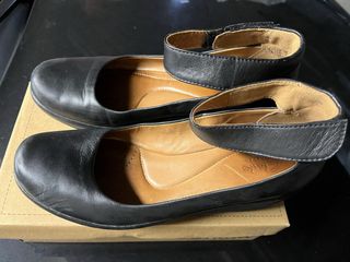 Zapatos Clarks mujer negros. De piel. Talla 39.