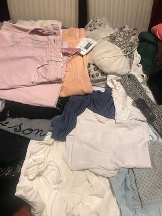 Lote Ropa chica sobre 200 prendas de todo tipo