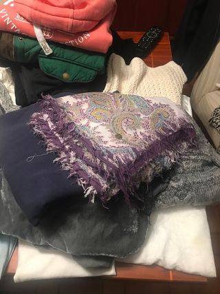 Lote Ropa chica sobre 200 prendas de todo tipo