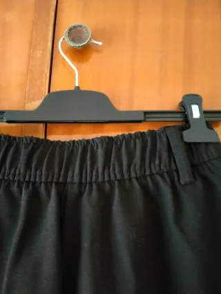 Falda negra cremallera y cinturón hebillas