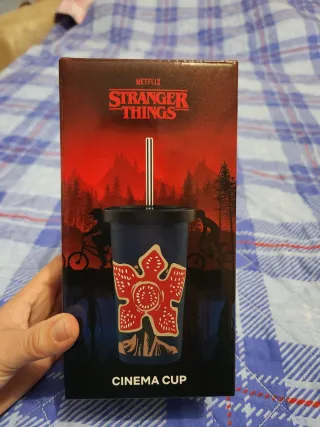 Bicchiere Stranger Things con Cannuccia