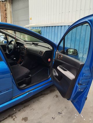 PEUGEOT  307 5P XT 2.0 HD 2001