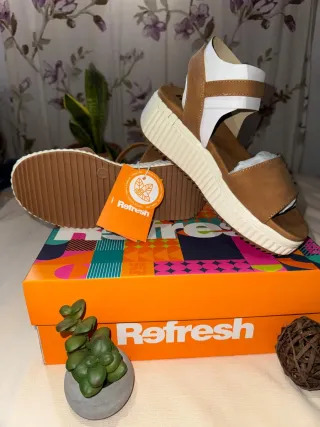 Sandalias Refresh Marrón y Blanco