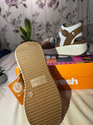 Sandalias Refresh Marrón y Blanco