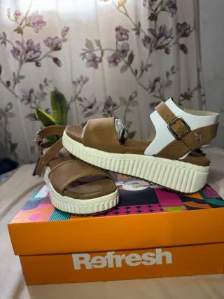 Sandalias Refresh Marrón y Blanco