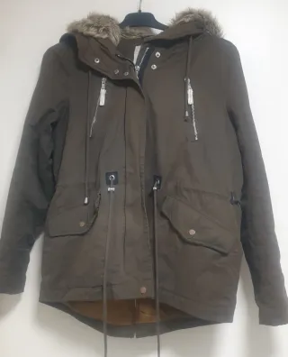 Chaqueta verde militar Bershka mujer