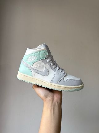 Nike Air Jordan 1 Mid Grey Icy Igloo [38]