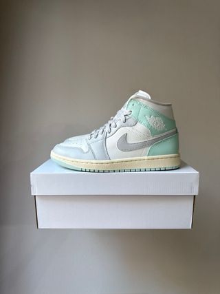 Nike Air Jordan 1 Mid Grey Icy Igloo [38]