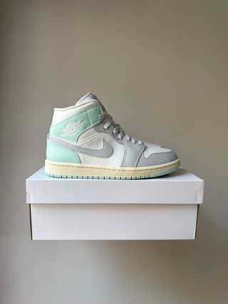 Nike Air Jordan 1 Mid Grey Icy Igloo [38]