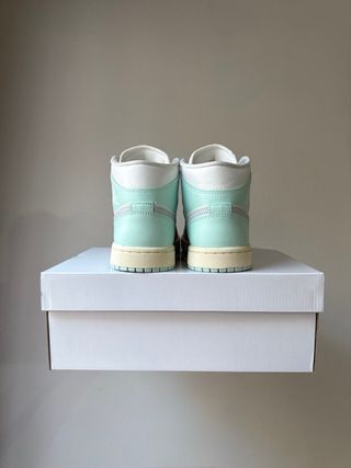 Nike Air Jordan 1 Mid Grey Icy Igloo [38]