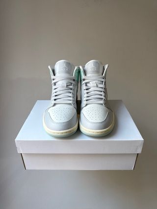 Nike Air Jordan 1 Mid Grey Icy Igloo [38]