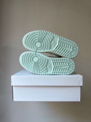 Nike Air Jordan 1 Mid Grey Icy Igloo [38]