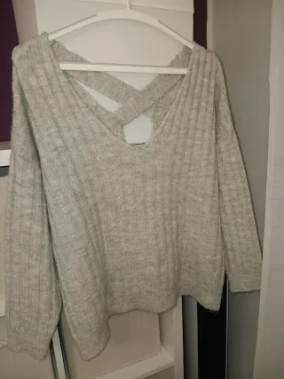 Jersey gris con espalda cruzada
