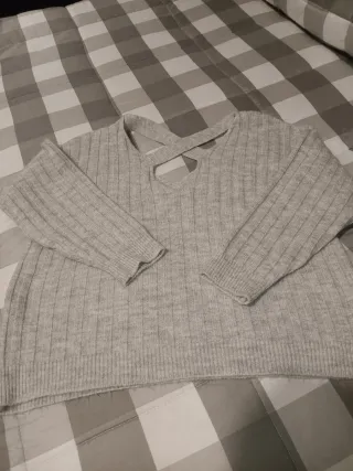 Jersey gris con espalda cruzada