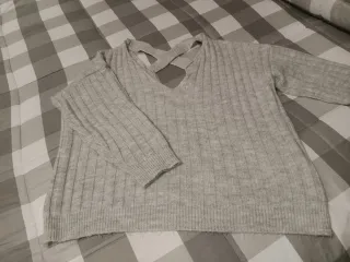 Jersey gris con espalda cruzada