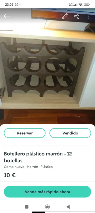 Botellero de plástico marrón