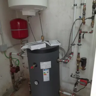 Fontanero, instalador, montador.