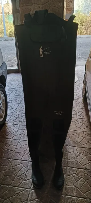 Vadeador de pesca negro