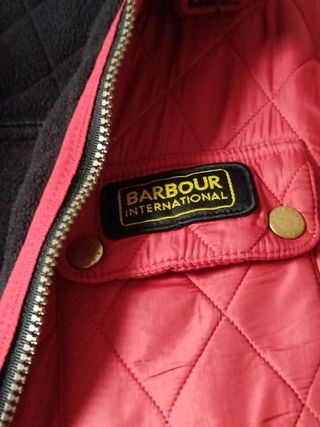 Chaqueta Barbour acolchada roja