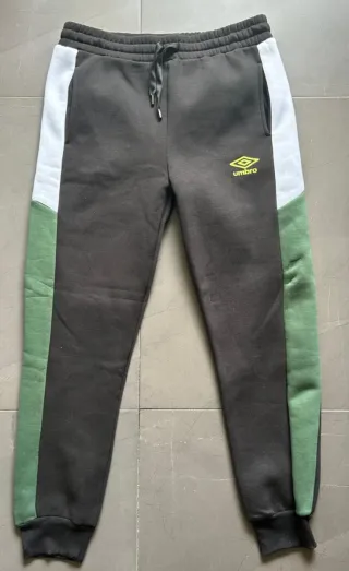 Chandal deportivo Umbro verde y blanca