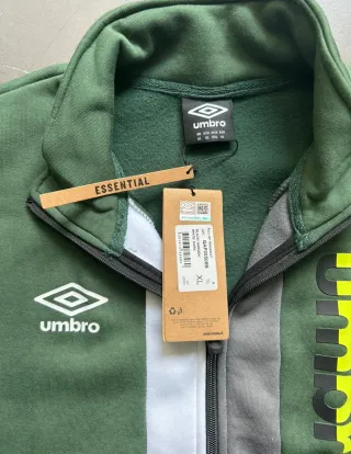 Chandal deportivo Umbro verde y blanca