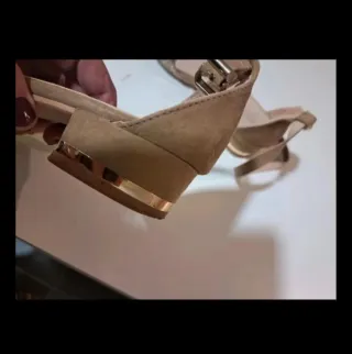 Sandalias doradas MONSTER fiesta