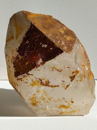 Grande quarzo ialino con limonite e goethite