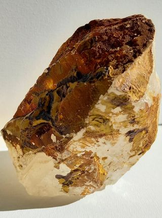 Grande quarzo ialino con limonite e goethite