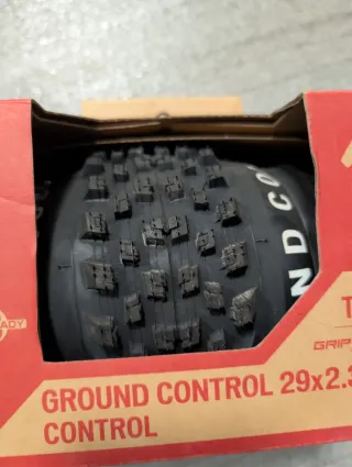 Specialized Ground Control 29x2.35 T5
