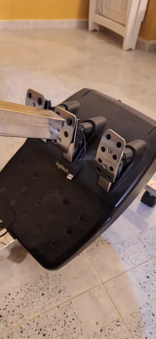 Simulador Logitech G920 con silla y pedales