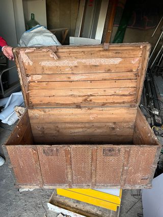 Baúl vintage madera y metal
