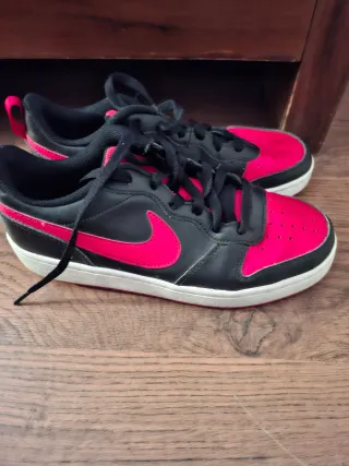 Zapatillas Nike Talla 40 Rojas y Negras