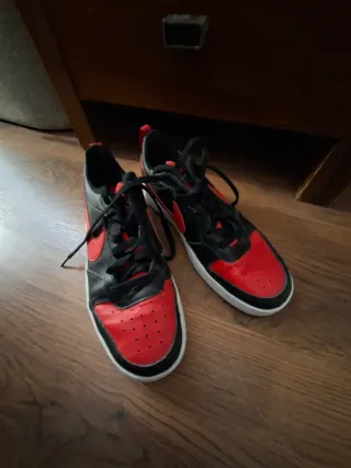 Zapatillas Nike Talla 40 Rojas y Negras