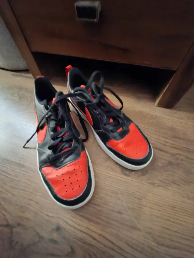 Zapatillas Nike Talla 40 Rojas y Negras