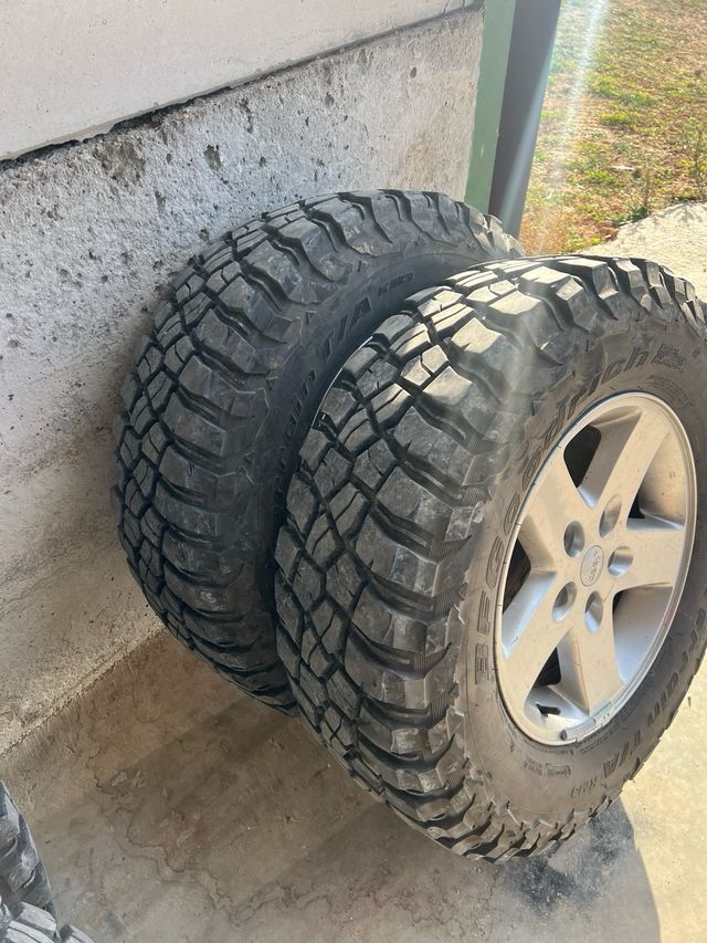 BFGoodrich Mud Terrain KM3 255/75 R17
