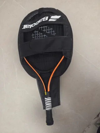 Raqueta de tenis con funda