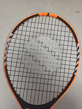 Raqueta de tenis con funda