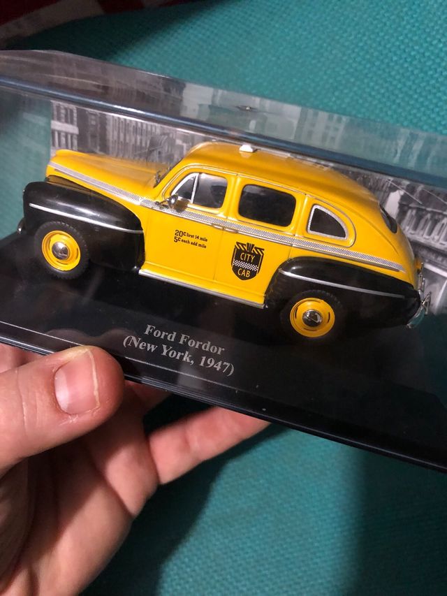 Coche de colección Ford Fordor 1947