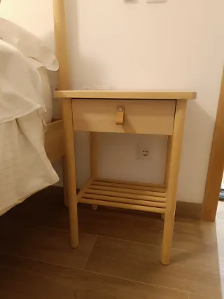 Letto Gjora Ikea in legno con sommier e comodini