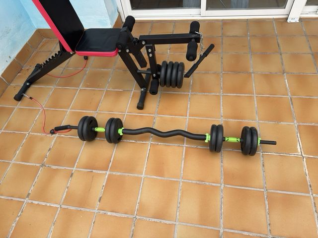Banco de pesas con discos y pesas