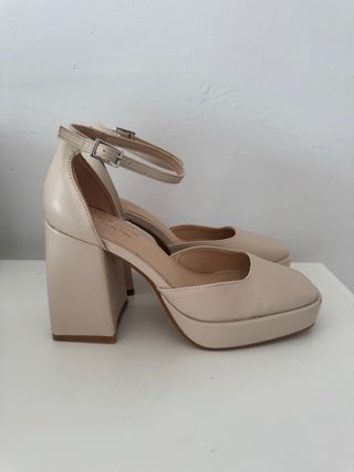 Tacones beige plataforma y pulsera talla 36