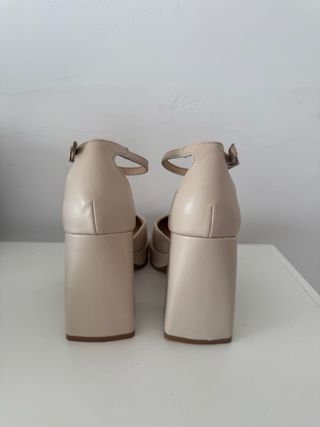 Tacones beige plataforma y pulsera talla 36