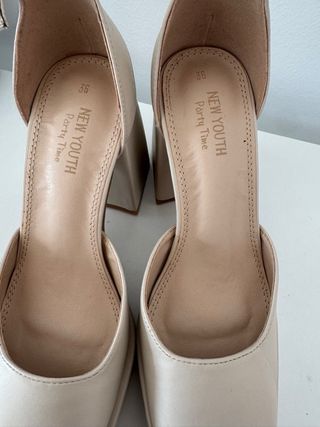 Tacones beige plataforma y pulsera talla 36